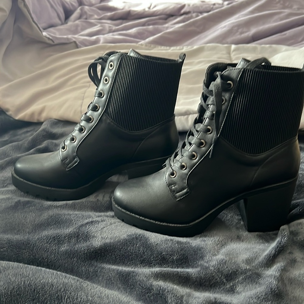 Brand new never worn Zigi Soho boots